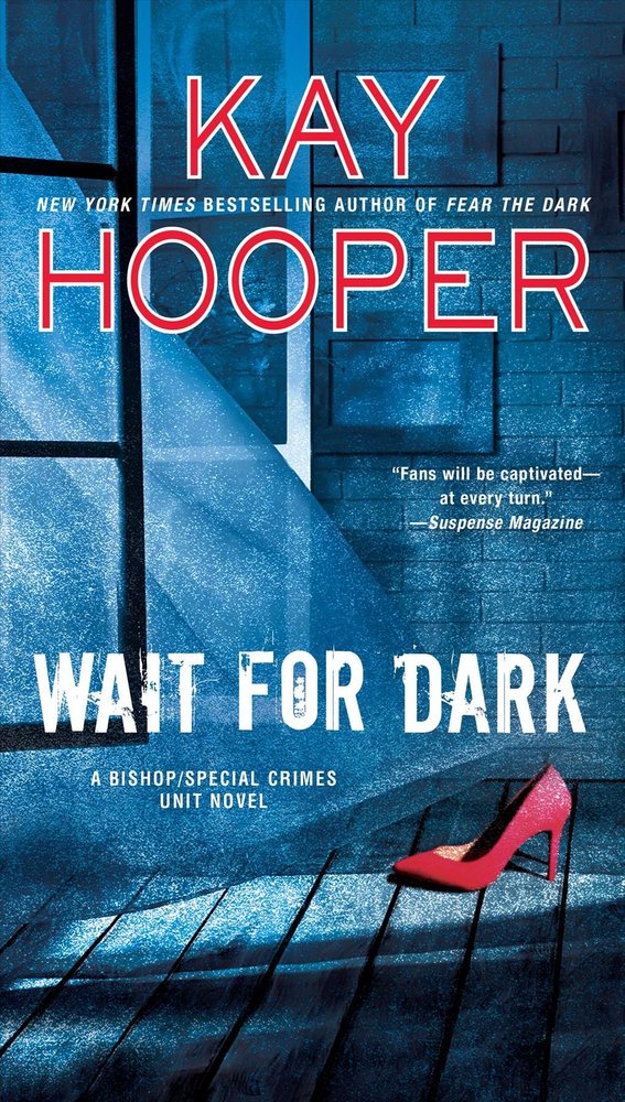 Buy Wait For Dark by Kay Hooper With Free Delivery